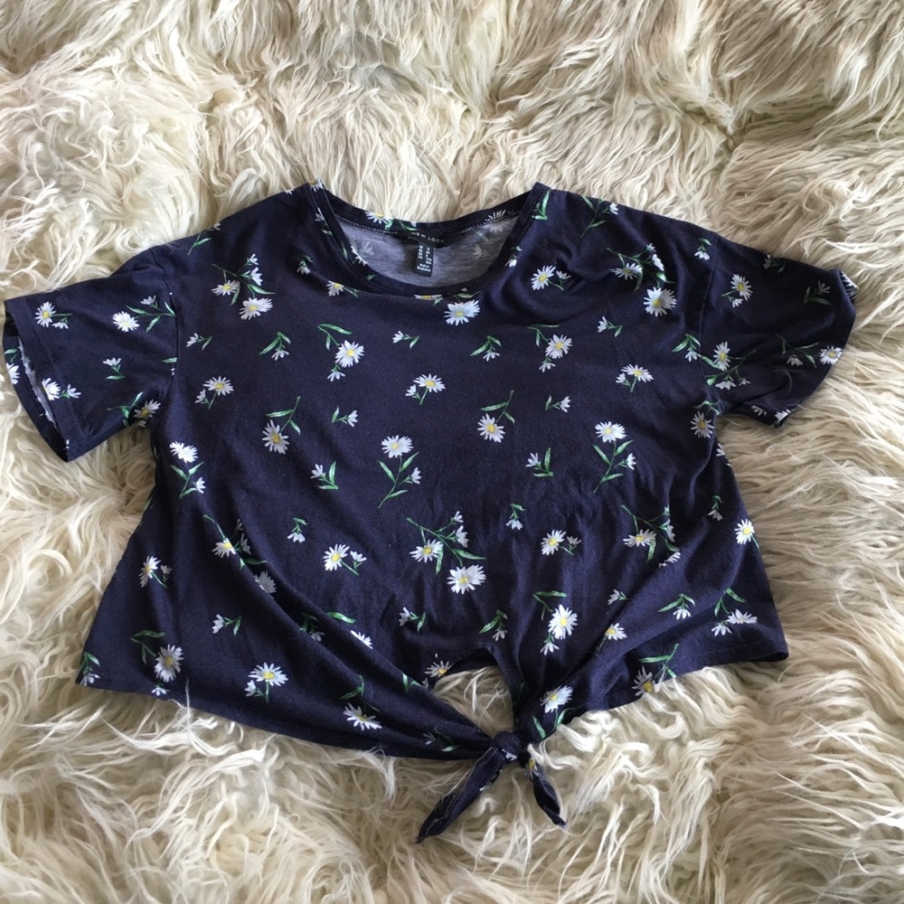 New Look Cropped Daisy Tee